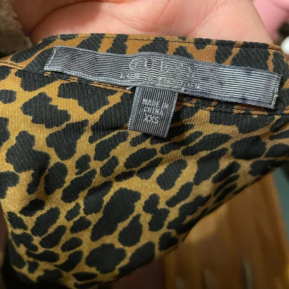 GUESS ANIMAL PRINT OPEN BACK BUTTON DOWN SHIRT - Picture 3 of 5